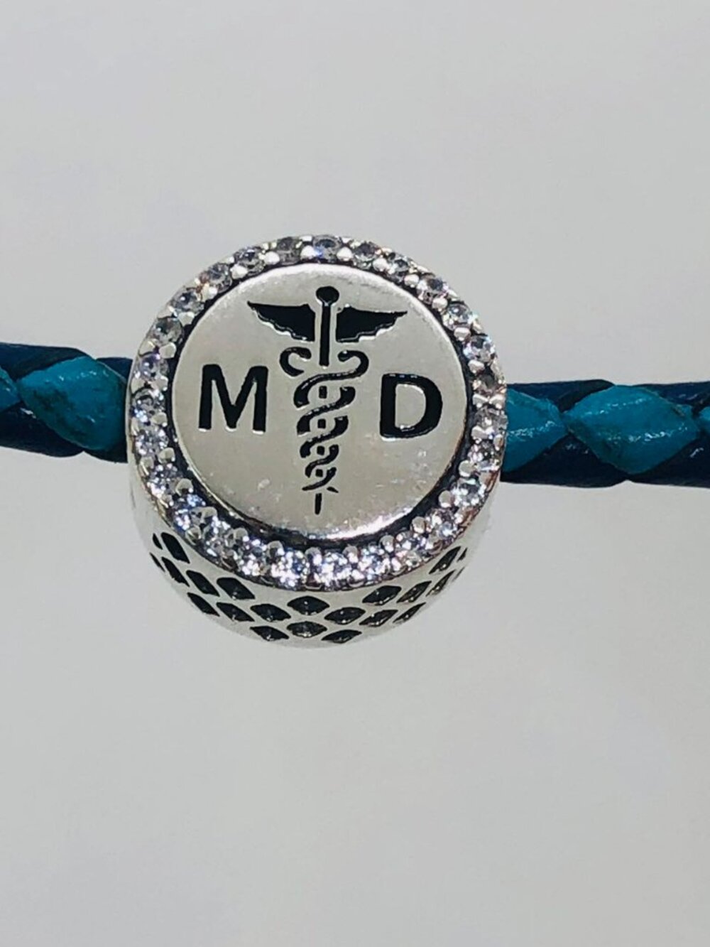 ✨✨Pandora MD Medical Doctor Circle Bead Charm